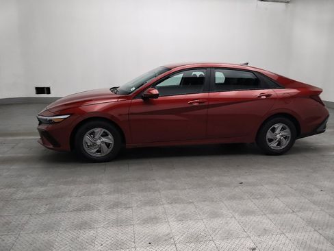 Used 2025 Hyundai Elantra SE FWD image 2