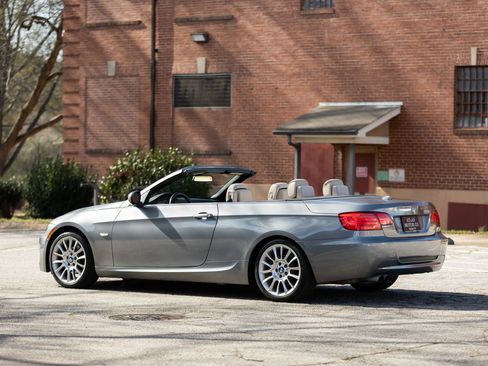 Used 2011 BMW 328i Convertible w/ M Sport Pkg image 9