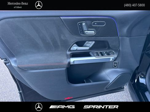 Used 2022 Mercedes-Benz GLB 250 image 12