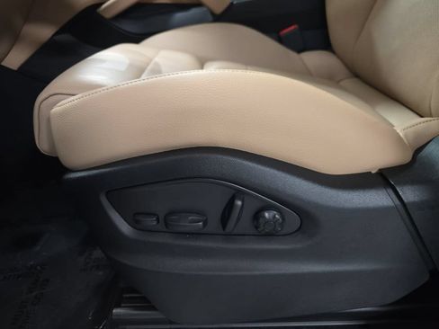 Certified 2026 Porsche Cayenne AWD/4WD image 19