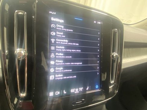 Certified 2025 Volvo XC40 B5 Plus image 23