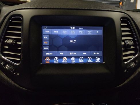 Used 2018 Jeep Compass Latitude w/ Popular Equipment Group FWD image 25