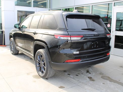 New 2025 Jeep Grand Cherokee Limited w/ Trailer Tow Package image 8