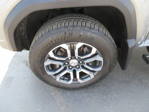 Certified 2023 GMC Canyon AT4 w/ AT4 Premium Package AWD/4WD image 16