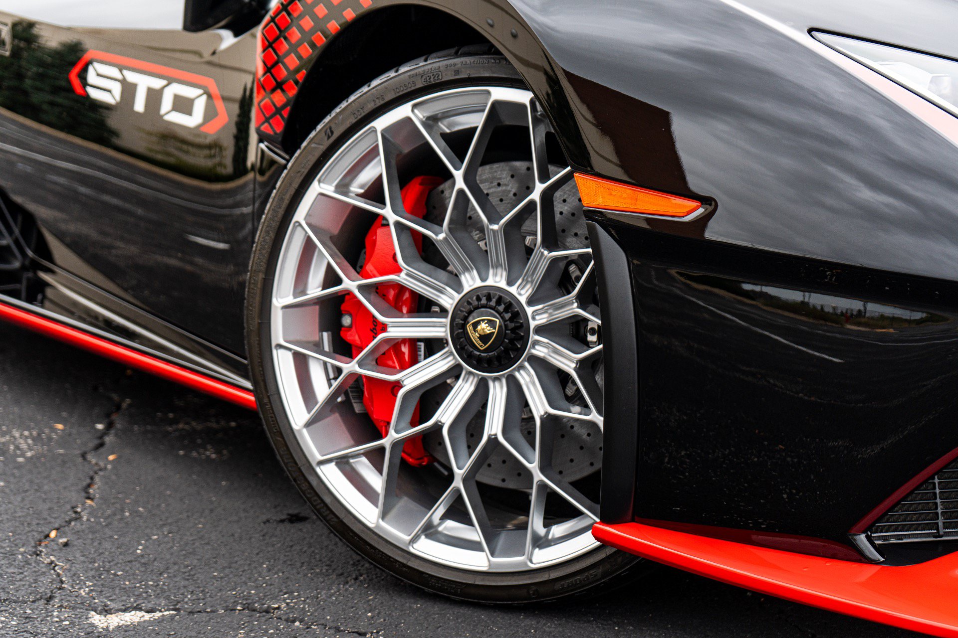 Used 2023 Lamborghini Huracan STO RWD image 12
