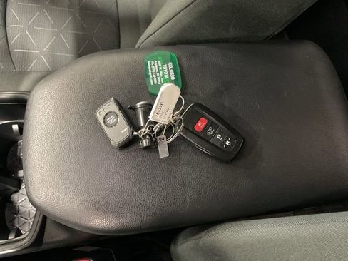 Used 2022 Toyota RAV4 XLE image 22