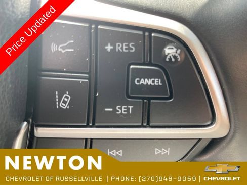 Used 2022 Toyota Highlander LE AWD/4WD image 14