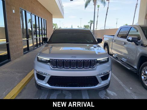 Used 2022 Jeep Grand Cherokee Summit AWD/4WD image 2