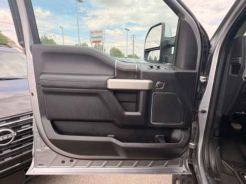 Used 2020 Ford F350 Lariat w/ Tremor Off-Road Package AWD/4WD image 19