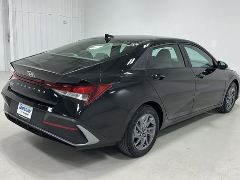 Certified 2024 Hyundai Elantra SEL FWD image 5