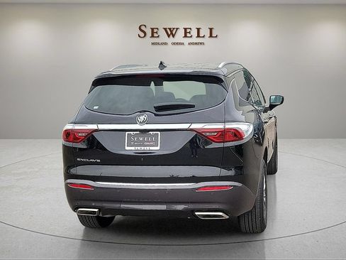 Used 2024 Buick Enclave Essence w/ Technology Package FWD image 5