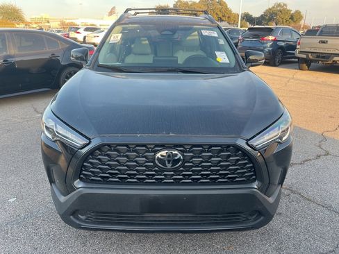 Used 2023 Toyota Corolla Cross LE image 2