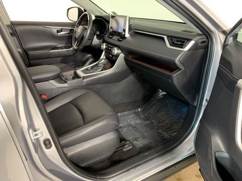 Used 2021 Toyota RAV4 Limited image 40