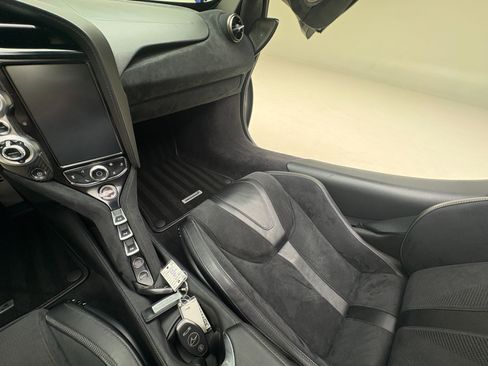 Used 2018 McLaren 720S Performance RWD image 25