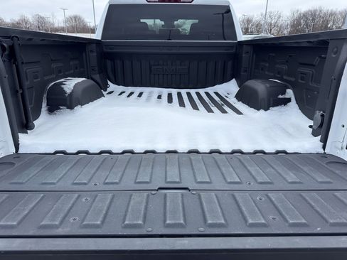 Used 2022 GMC Sierra 1500 SLE w/ X31 Off-Road Package image 9