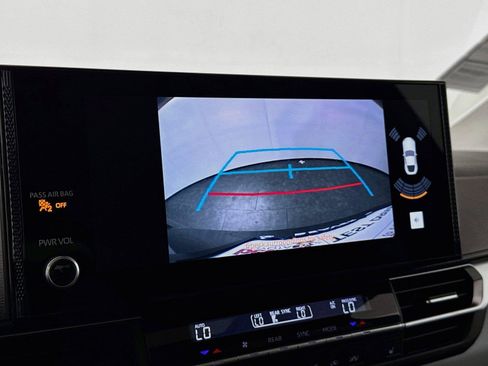 Certified 2025 Toyota Sienna XLE FWD image 26