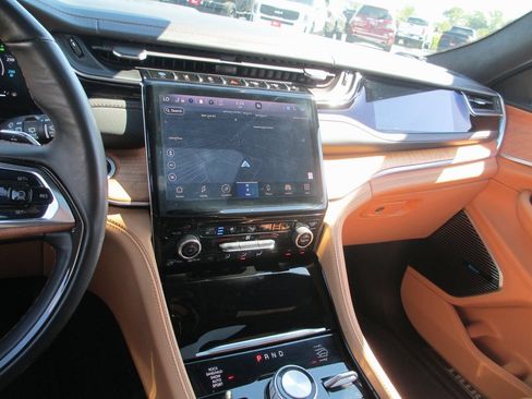 Used 2023 Jeep Grand Cherokee Summit image 27