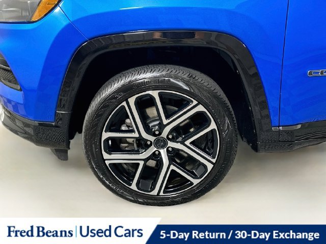 Certified 2025 Jeep Compass Limited w/ Elite Group AWD/4WD image 39