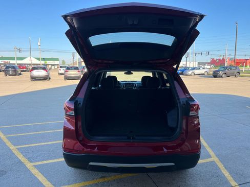 Used 2023 Chevrolet Equinox LT FWD image 11