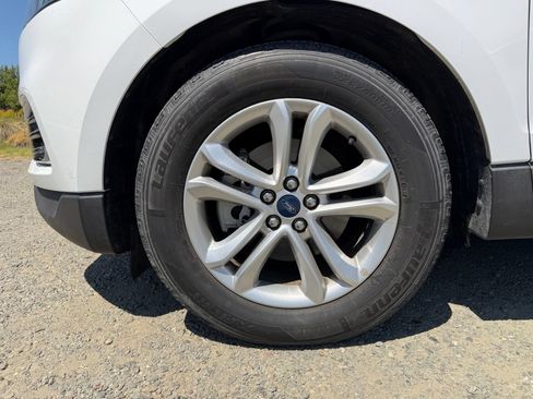 Used 2019 Ford Edge SEL w/ Equipment Group 201A FWD image 9