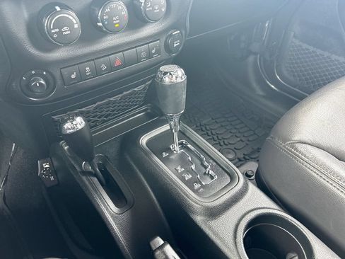 Used 2017 Jeep Wrangler Unlimited Rubicon w/ Cold Weather Group AWD/4WD image 19
