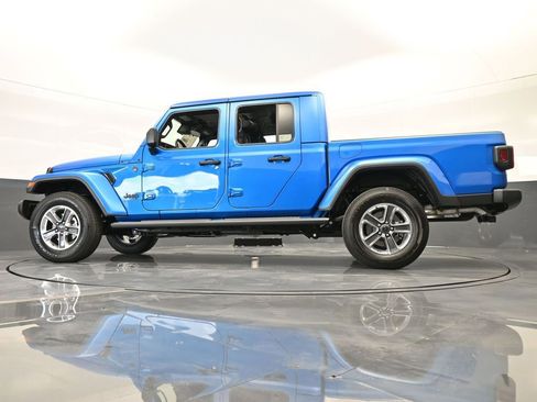 Used 2024 Jeep Gladiator Sport w/ Premium Package image 23