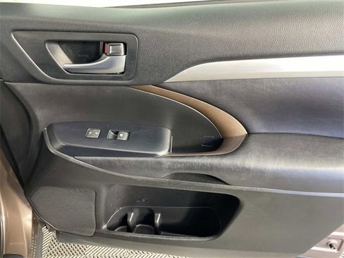 Used 2018 Toyota Highlander XLE w/ Protection Package #3 image 26