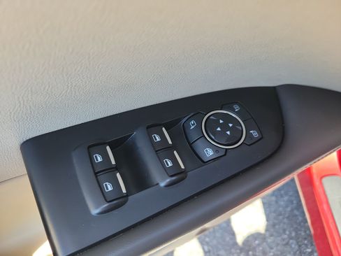 Used 2020 Lincoln Nautilus FWD w/ Equipment Group 101A image 18