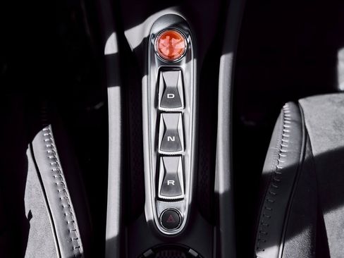 Used 2025 McLaren Artura Spider image 63