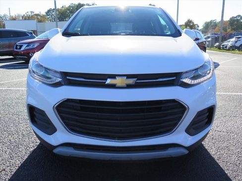 Used 2020 Chevrolet Trax LT w/ LT Convenience Package image 9