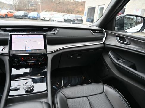 Used 2024 Jeep Grand Cherokee L Limited w/ Luxury Tech Group II image 15