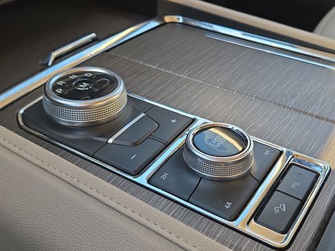 Certified 2024 Ford Expedition Limited image 35