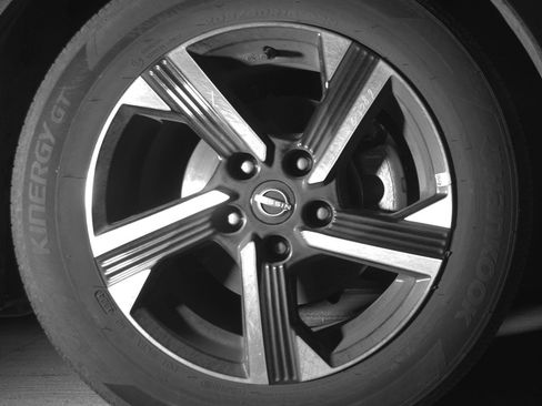 Used 2025 Nissan Sentra SV FWD image 13