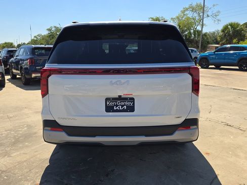 New 2026 Kia Carnival EX FWD image 7