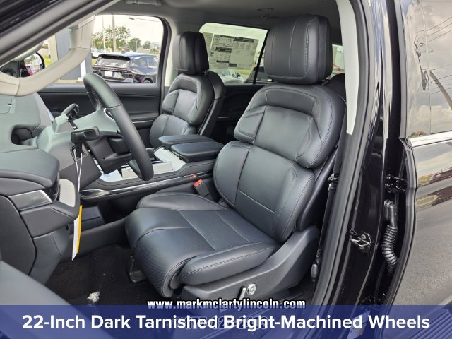 New 2027 Lincoln Navigator Premiere RWD image 9