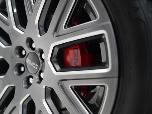 Used 2025 GMC Yukon Denali Ultimate w/ LPO, Floor Liner Package AWD/4WD image 8
