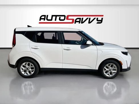 Used 2024 Kia Soul LX w/ Option Group 015 FWD image 8