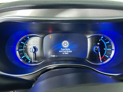 Used 2022 Chrysler Pacifica Limited w/ Uconnect Theater Family Group FWD image 20