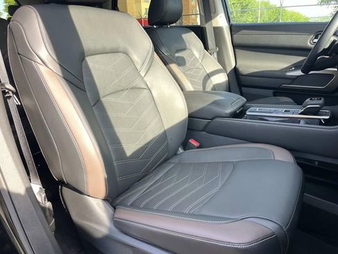 Used 2025 Nissan Pathfinder Platinum w/ Cargo Package FWD image 31
