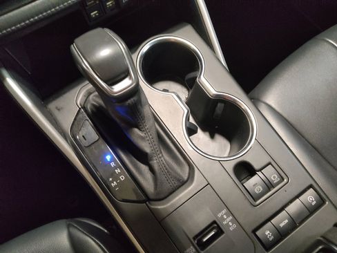 Used 2021 Toyota Highlander XLE image 26