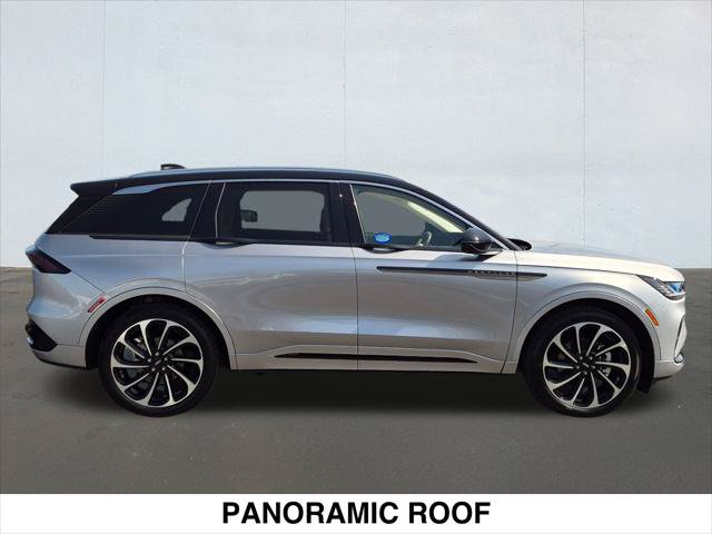 Used 2026 Lincoln Nautilus Black Label AWD/4WD image 4