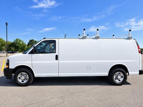 Used 2022 Chevrolet Express 3500 Extended w/ Driver Convenience Package RWD image 8