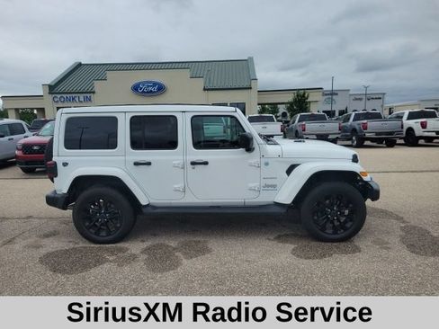 Used 2024 Jeep Wrangler Unlimited Sahara w/ Technology Group AWD/4WD image 24