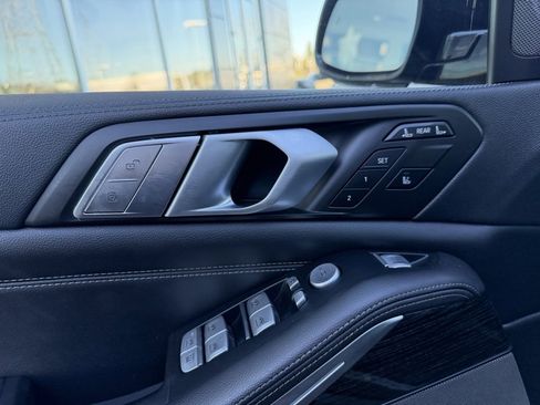 Used 2019 BMW X7 xDrive50i w/ M Sport Package image 11