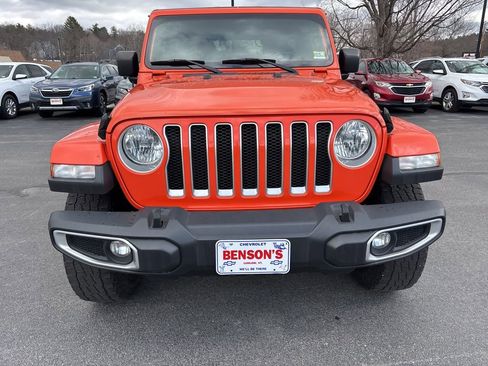 Used 2019 Jeep Wrangler Unlimited Sahara w/ Dual Top Group AWD/4WD image 8