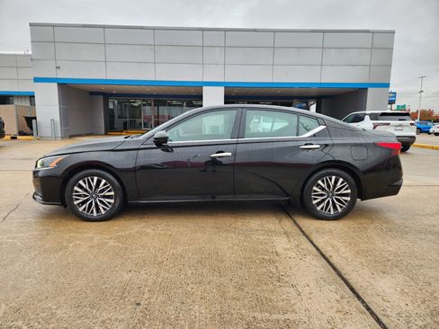 Used 2024 Nissan Altima 2.5 SV image 5