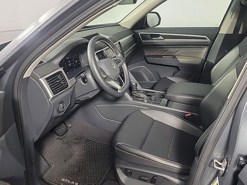 Used 2022 Volkswagen Atlas SE w/ Panoramic Sunroof Package image 18