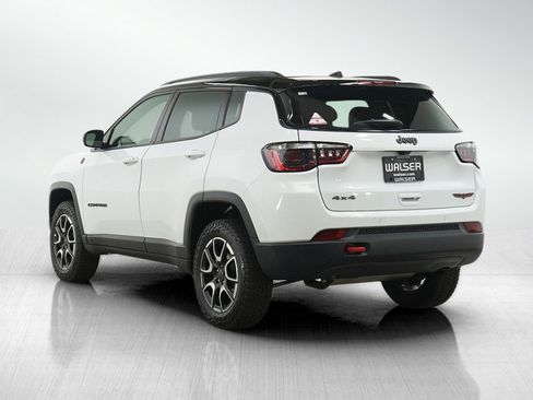 Used 2025 Jeep Compass Trailhawk AWD/4WD image 4