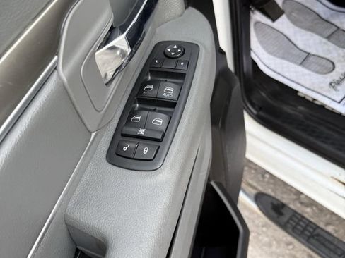 Used 2019 RAM 1500 Classic SLT image 12