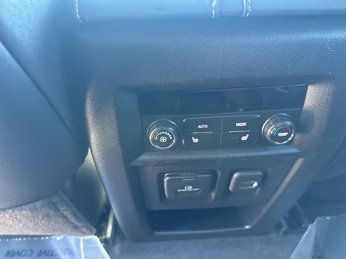 Used 2023 Chevrolet Traverse Premier w/ Redline Edition image 20